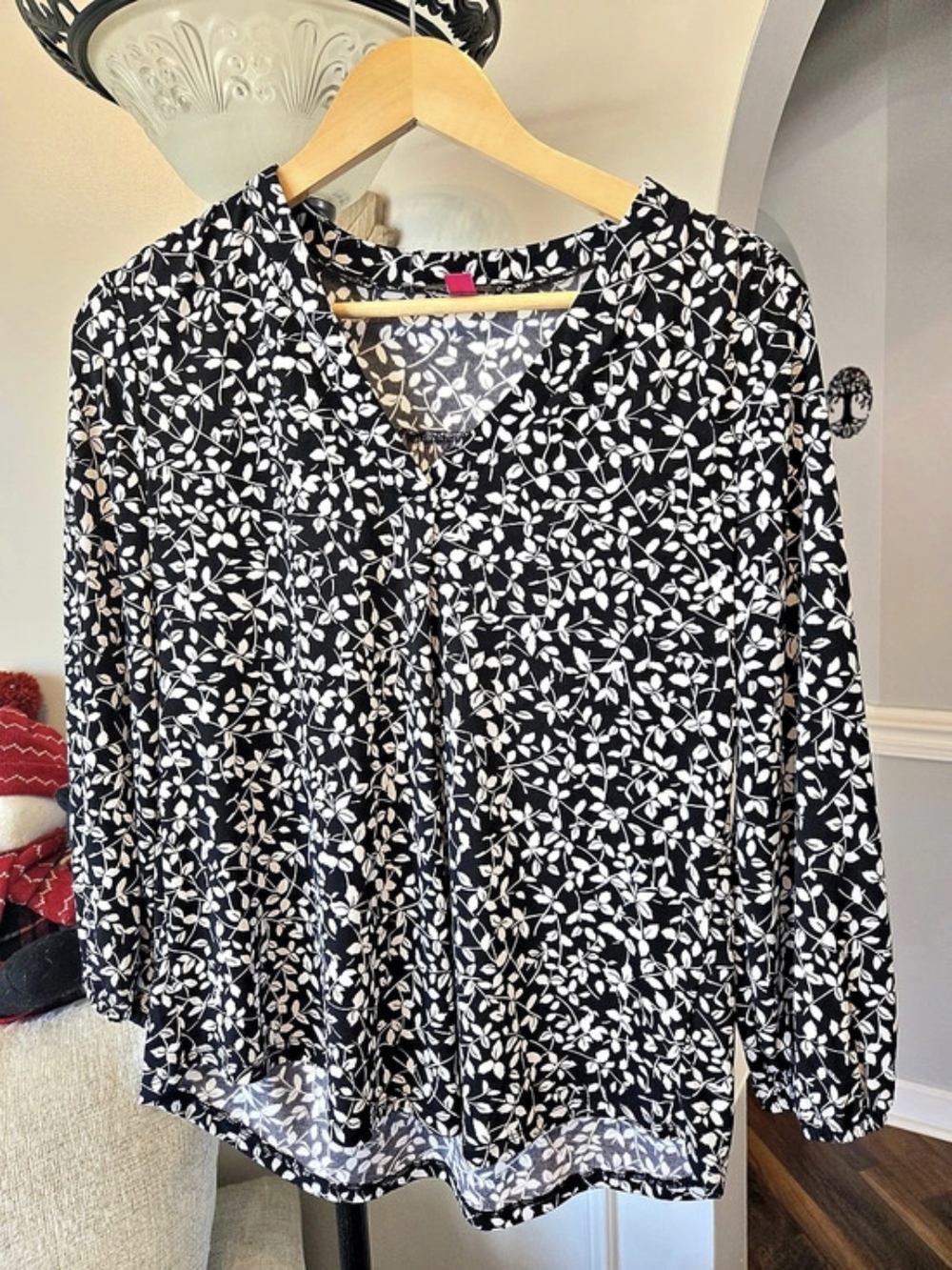 Vince Camuto Floral Blouse in Black & White Like New